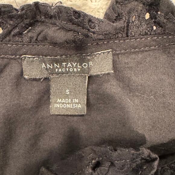 Ann Taylor Factory Black Eyelet Lace Button Down Sleeveless Blouse Size S - Picture 5 of 8